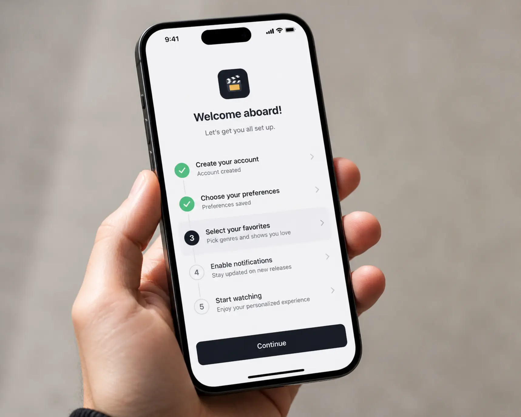 Smartfon z checklistą kroków startowych w wersji mobilnej